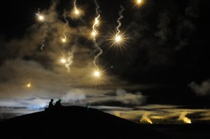 Fuochi d'artificio al tramonto